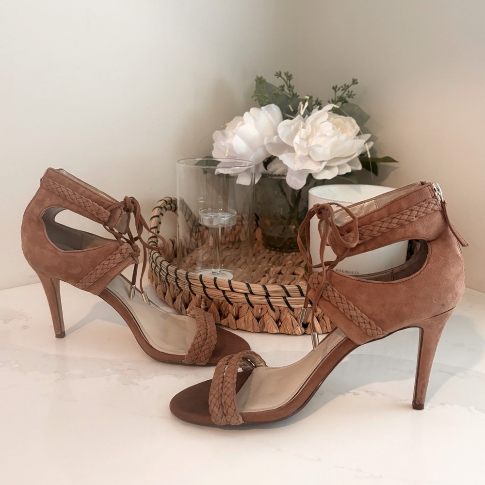 Whitehouse Blackmarket Serenity Tan Suede Heels